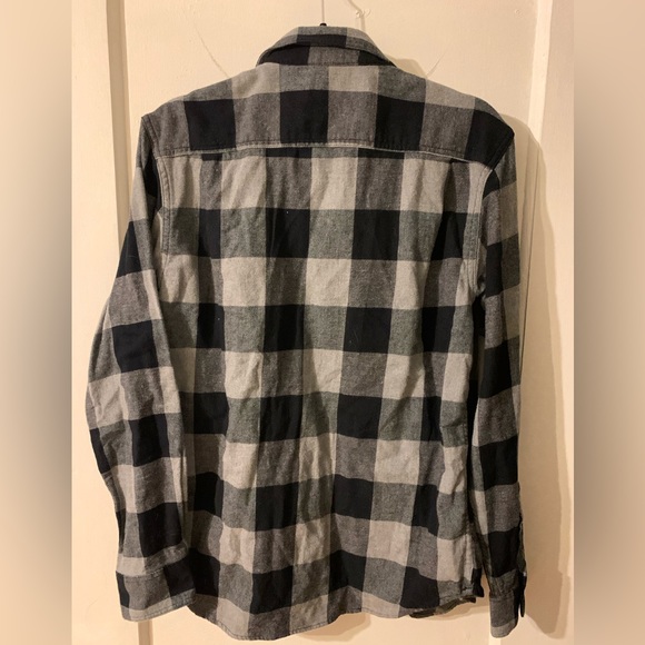 Old Navy Men’s casual button down - Picture 2 of 4